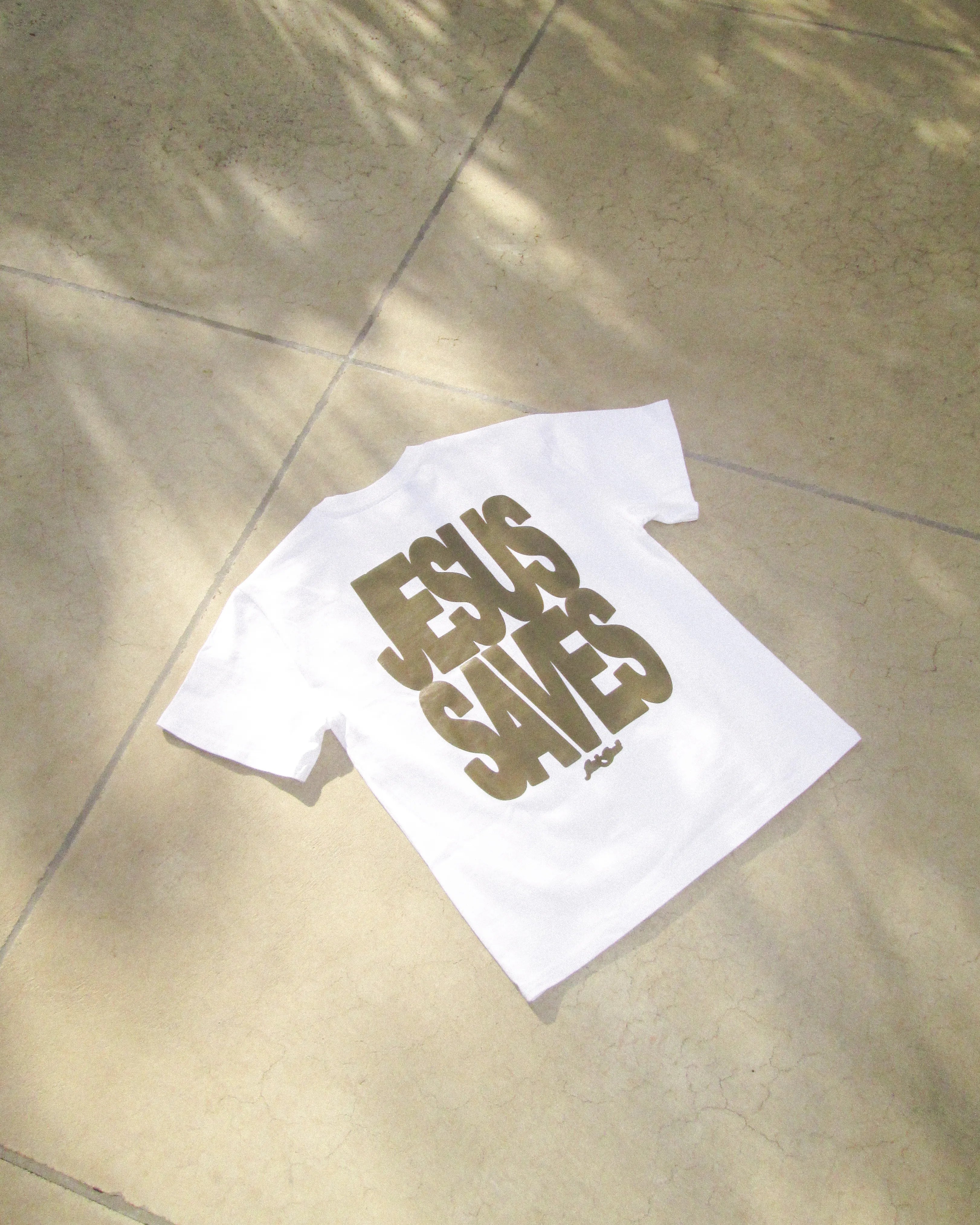 JESUS SAVES TEE - WALNUT